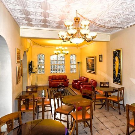 The Yellow House Quito Exterior photo