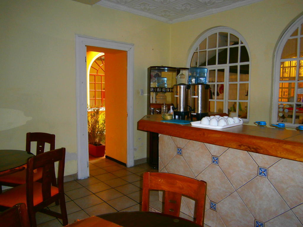 The Yellow House Quito Exterior photo