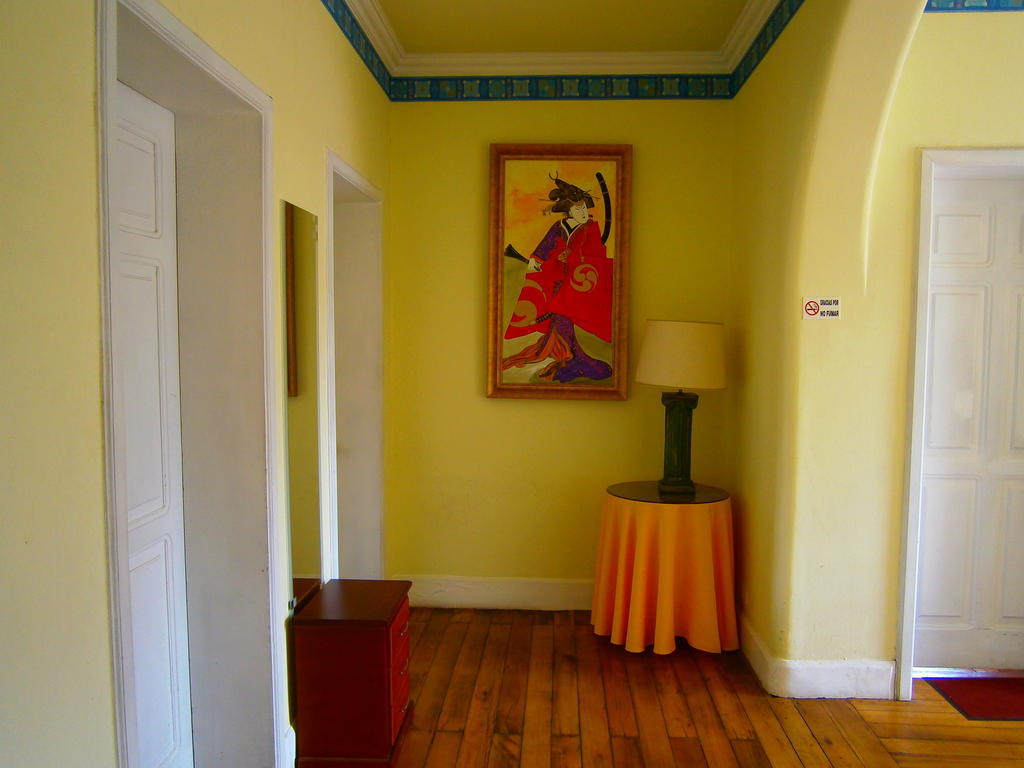 The Yellow House Hotel Quito Room photo