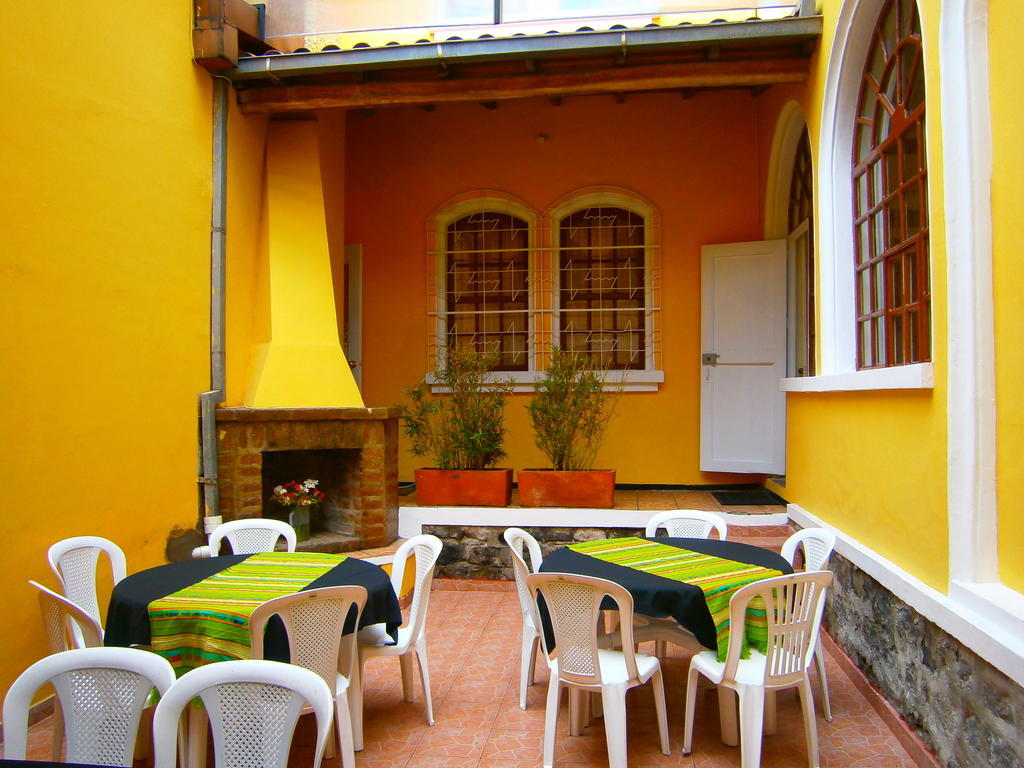 The Yellow House Quito Exterior photo