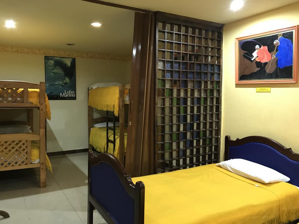 The Yellow House Quito Exterior photo